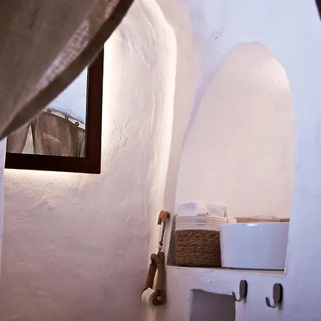 Cuevas De * מונאצ'יל